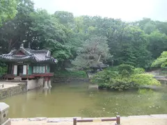 Huwon Pond