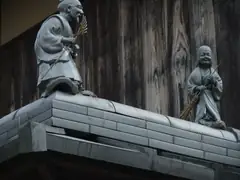 Figures on roof along Philosophers Walk