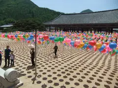 Lanterns at Unmunsa