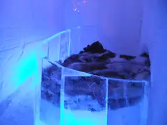 Igloo hotel bed