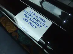 Observatory piano sign - meanies!